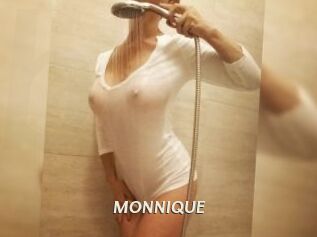 MONNIQUE_
