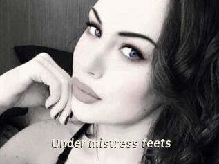 Under_mistress_feets